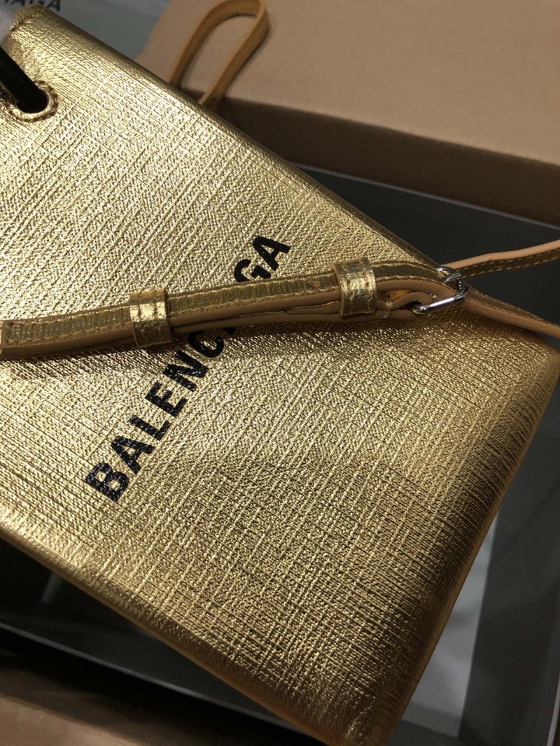 Ba1en*iaga shopping bags